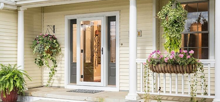 screen door installation in Jacksonville